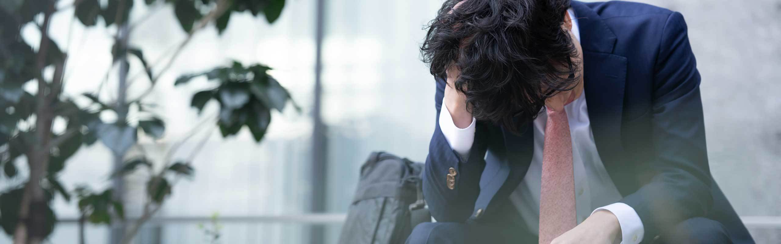 その頭痛、病気の前兆かも?男性に多い頭痛の種類と、危険な頭痛を解説。